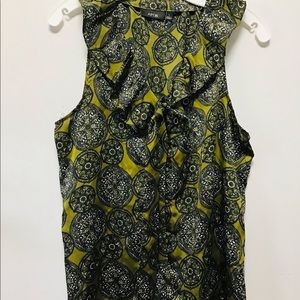 This is an Apt 9 button down blouse size large. 🌻